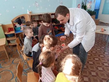 Стоматолог в гостях у дошколят