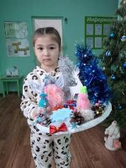 Выставка творческих работ "Новогодняя фантазия"